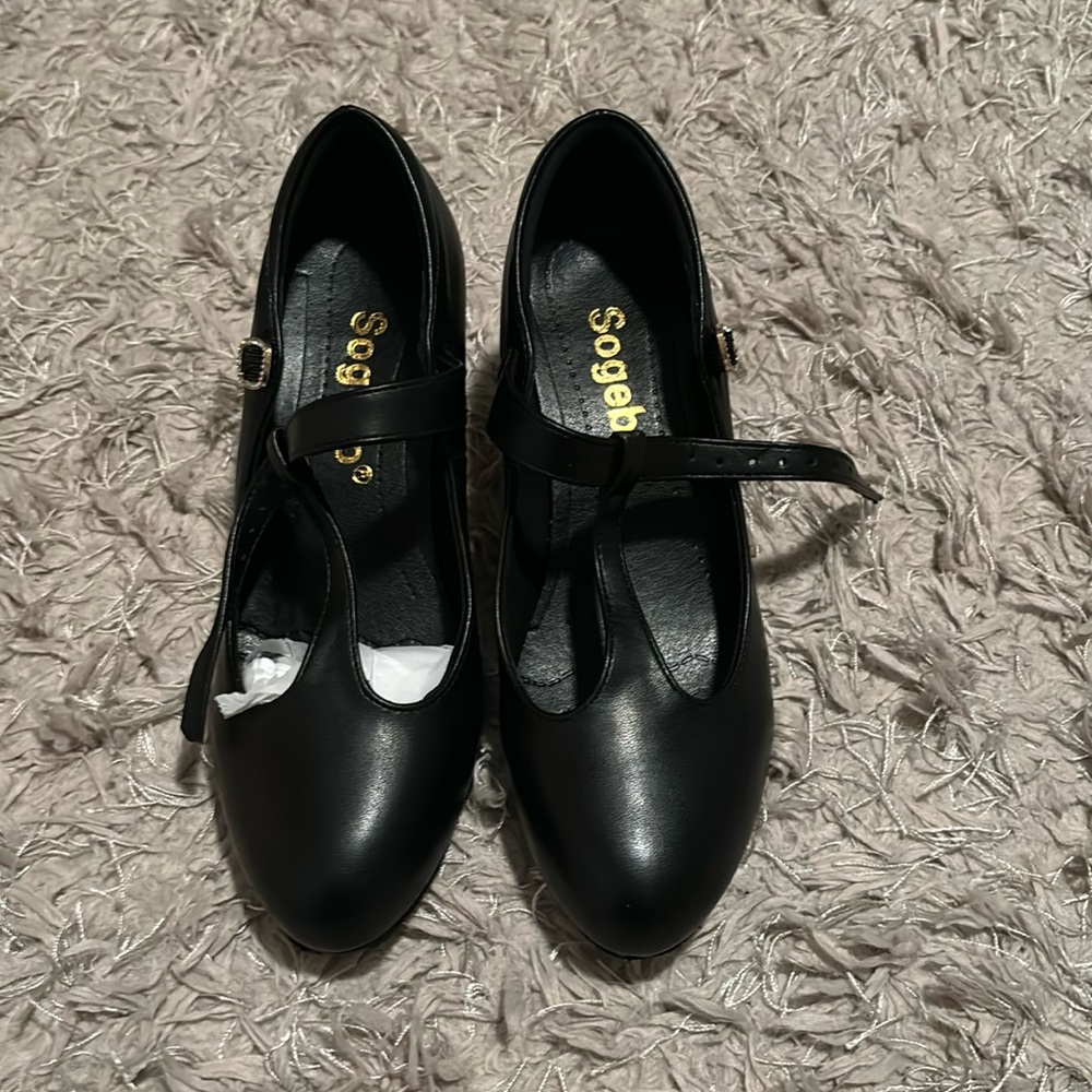 Black heels - NEW